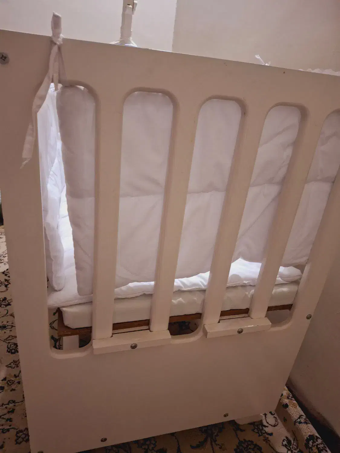 تختخواب و گهواره و تخت کنار مادر|تخت و صندلی بچه|نورآباد, |دیوار