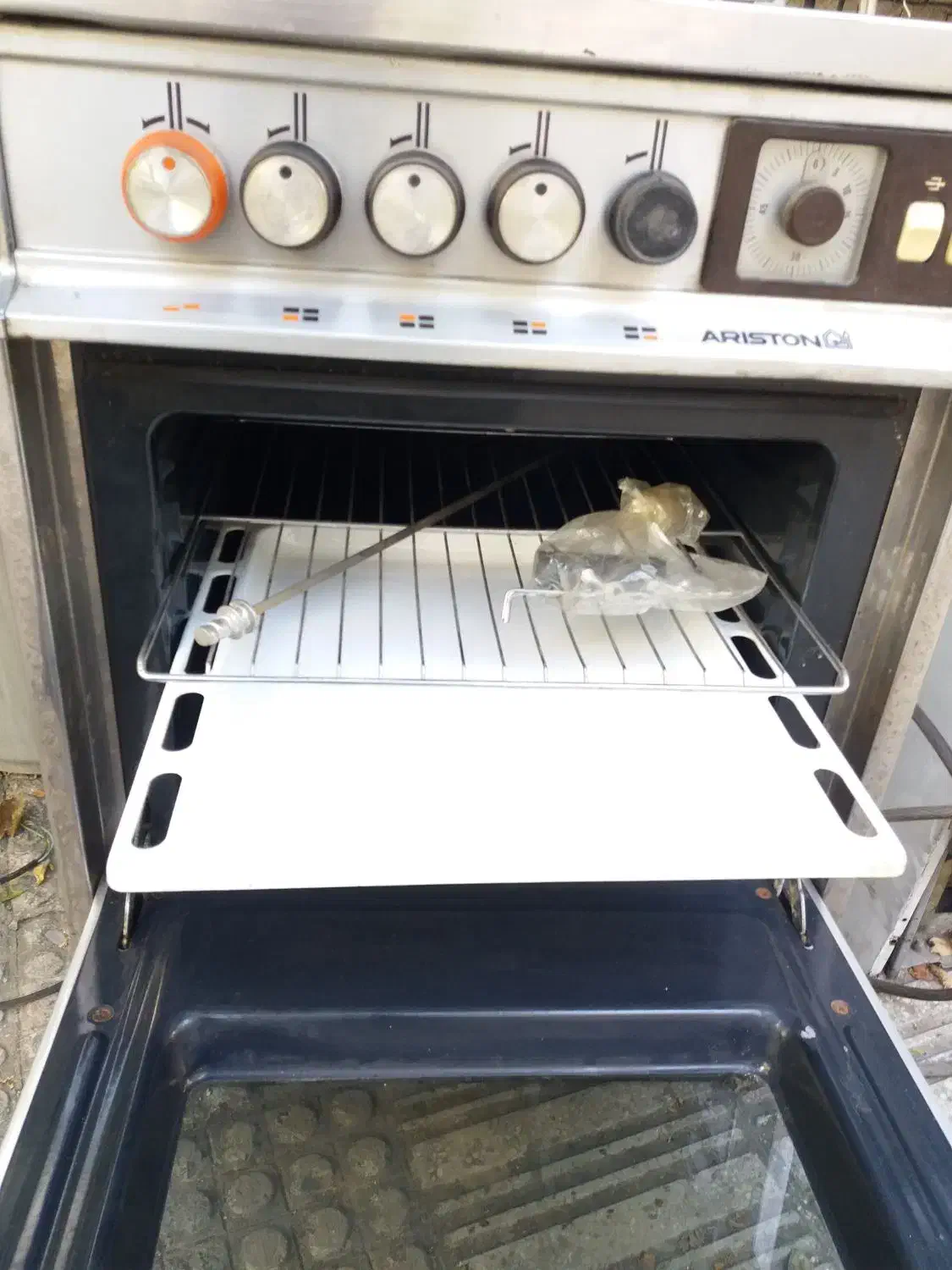 اجاق گاز چهارشعله فرداروجوجه سرخکن دار اریستون|اجاق گاز و لوازم برقی پخت‌وپز|لواسان, |دیوار