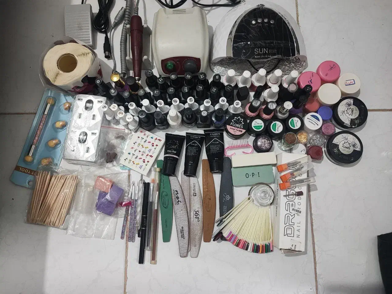 لوازم کاشت ناخن|آرایشگاه و سالن‌های زیبایی|رشت, دیانتی|دیوار