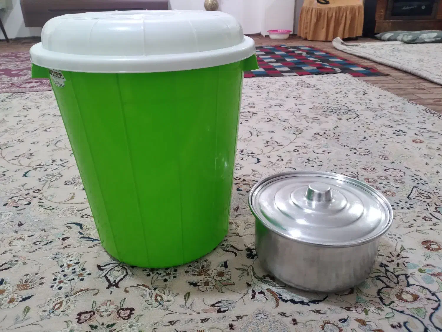 سطل بزرگ ۲۰ کیلویی و قابلمه|ظروف نگهدارنده، پلاستیکی، یکبارمصرف|میاندوآب, |دیوار