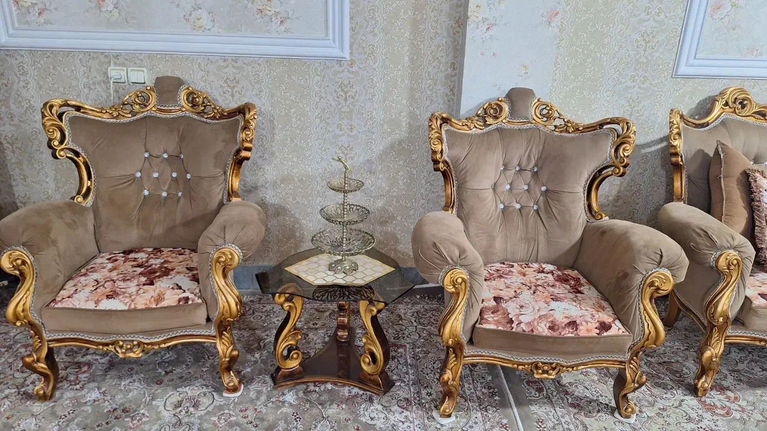 مبل کلاسیک با چوب راش|مبلمان خانگی و میز عسلی|گیان, |دیوار