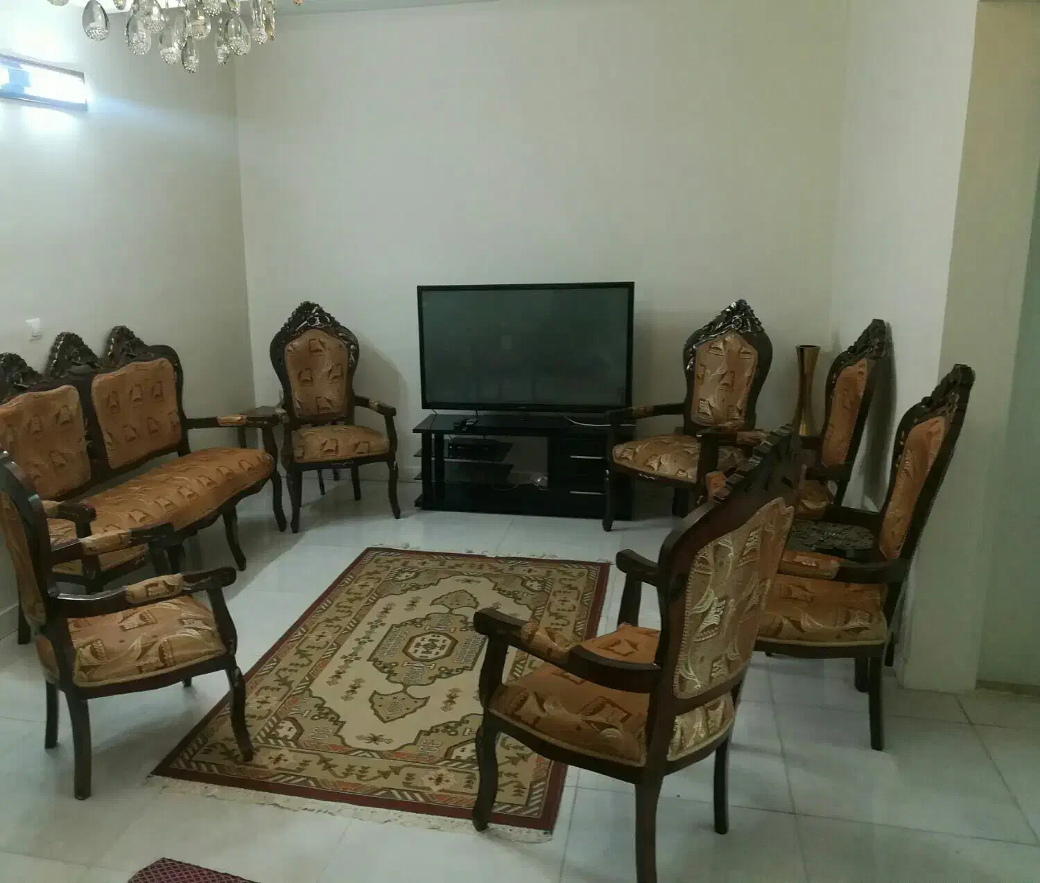 به علت اسباب کشی|میز و صندلی غذاخوری|تهران, گلستان (شهرک راه آهن)|دیوار