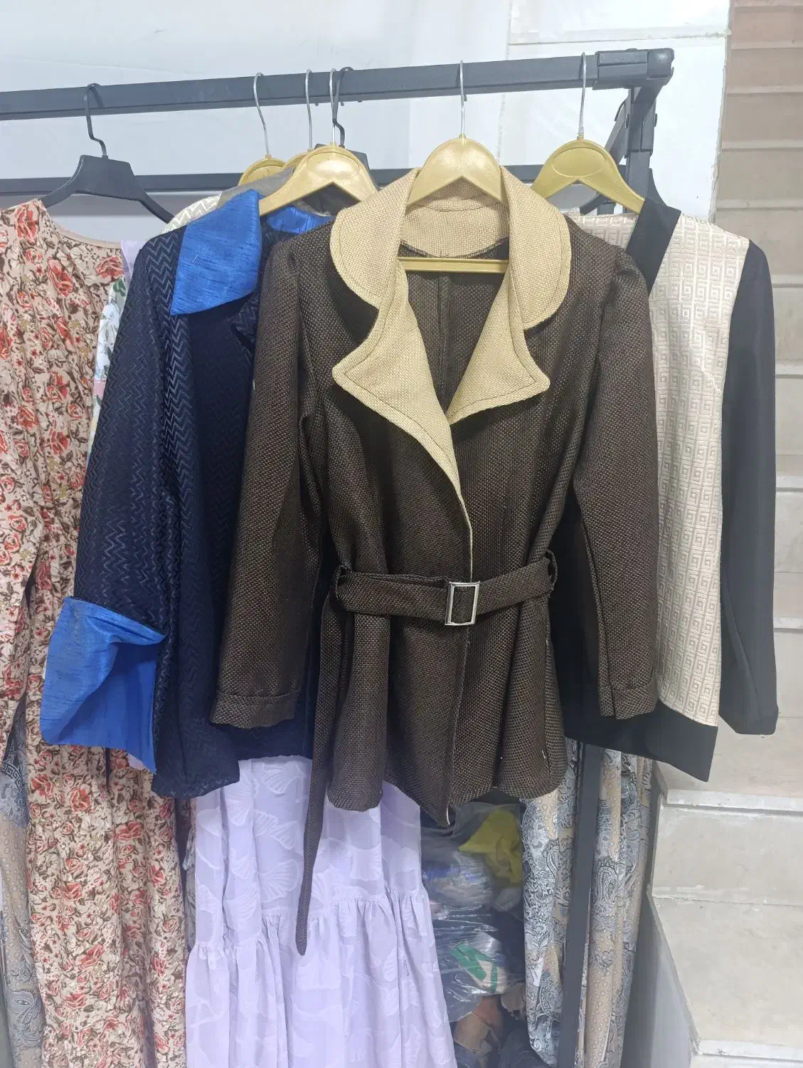 لباس زنانه|لباس|دهگلان, |دیوار