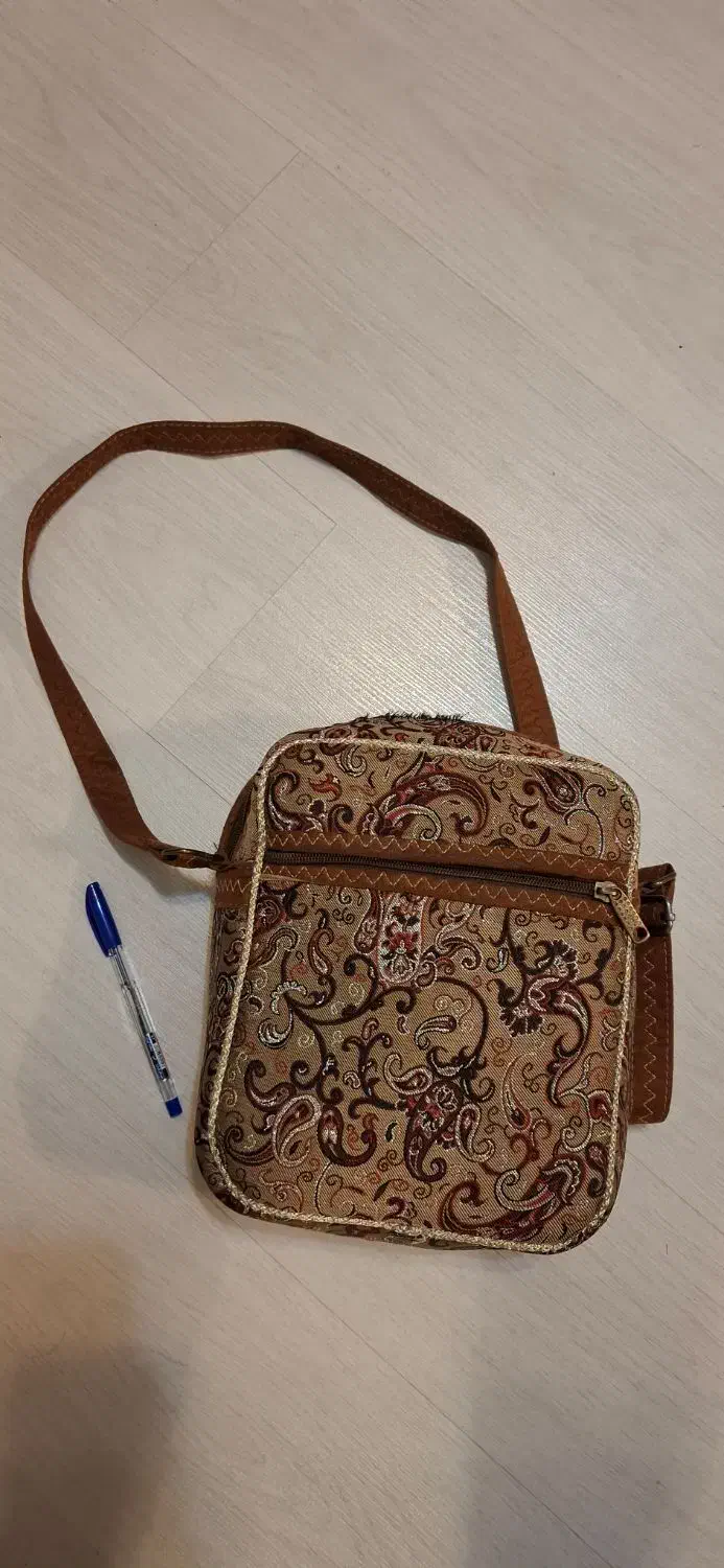 کیف زنانه|کیف، کفش، کمربند|شیراز, باغ تخت|دیوار