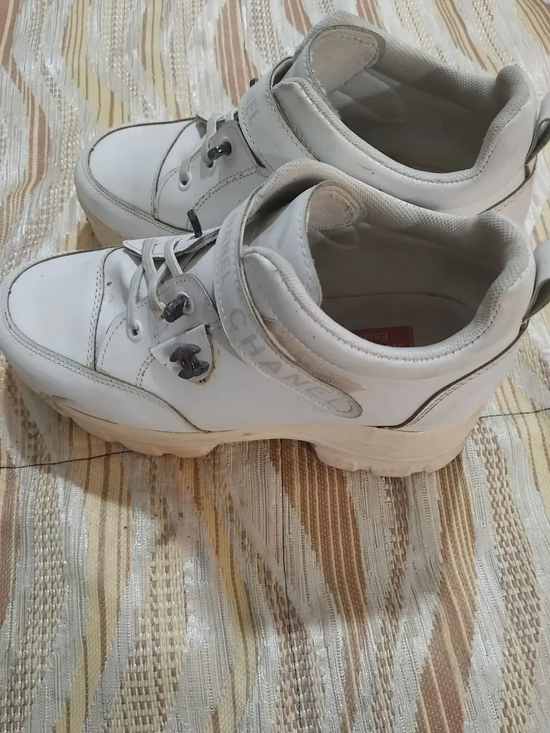 کتونی شیک|کیف، کفش، کمربند|پیشوا, |دیوار