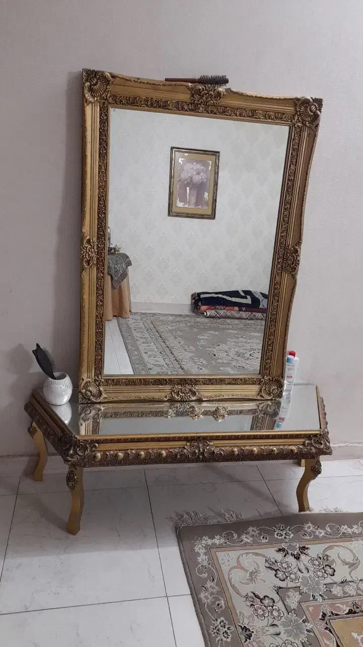 آینه همراه میز سالم و تمیز|بوفه، ویترین، کنسول|مشهد, سرافرازان|دیوار