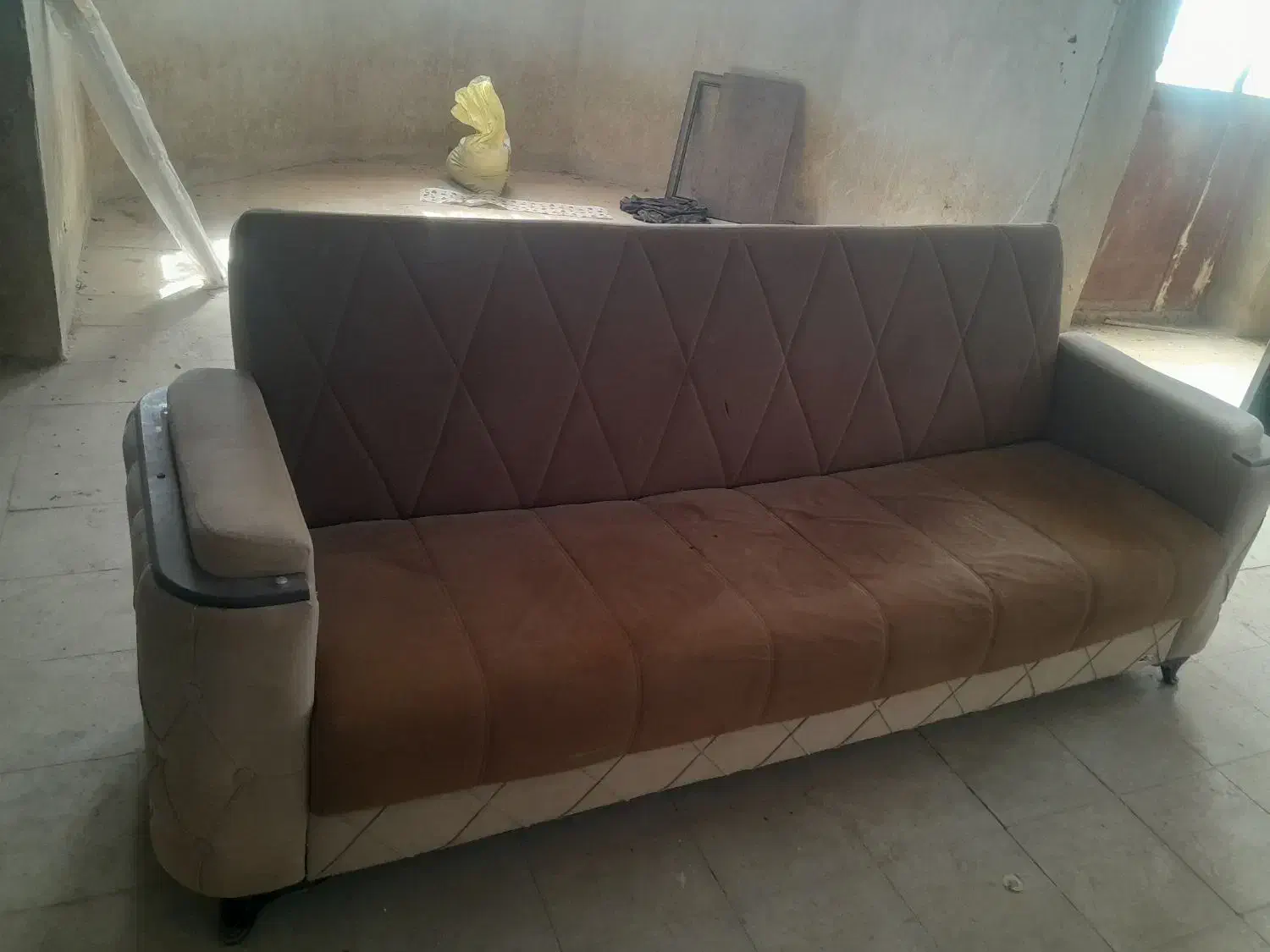 مبل ۳ نفر تختخواب شو آیناز|مبلمان خانگی و میز عسلی|گناباد, |دیوار