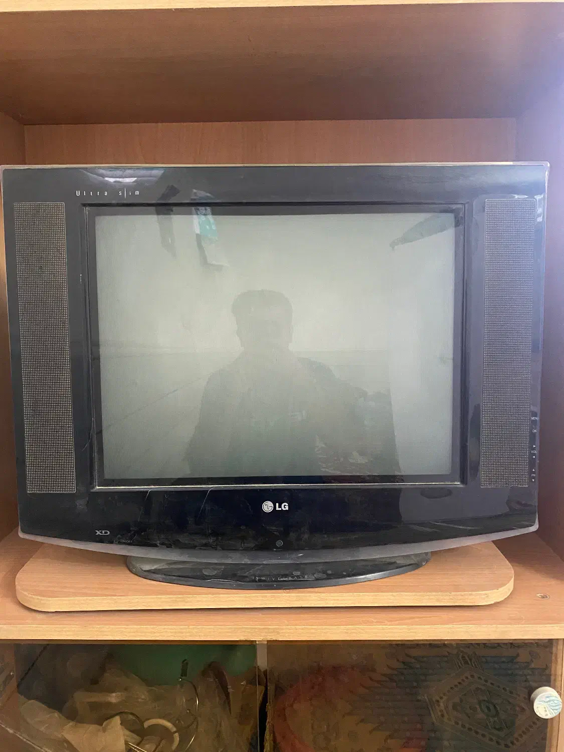 میز و تلویزیونLG 21|تلویزیون و پروژکتور|داراب, |دیوار