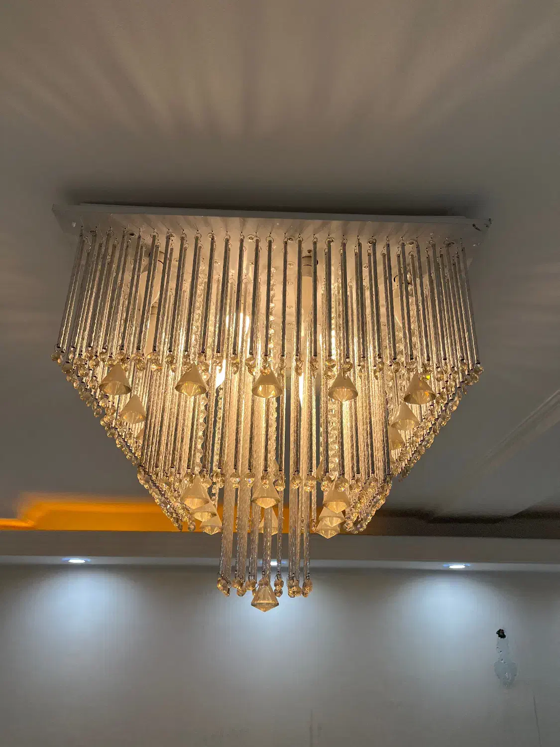 لوستر کریستالی سه حالته|لوستر و چراغ آویز|شیراز, زرهی|دیوار