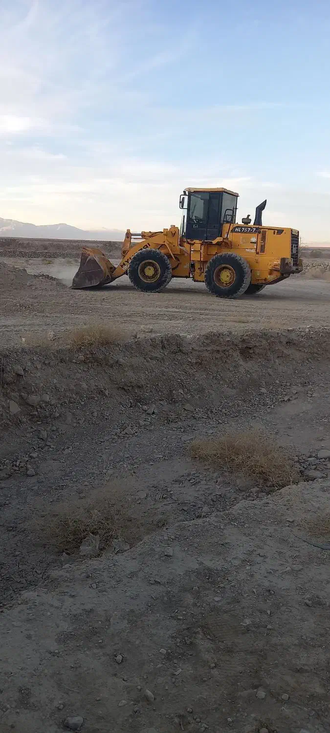 لودر هیوندا ۷۵۷|خودرو سنگین|شیراز, حافظیه|دیوار