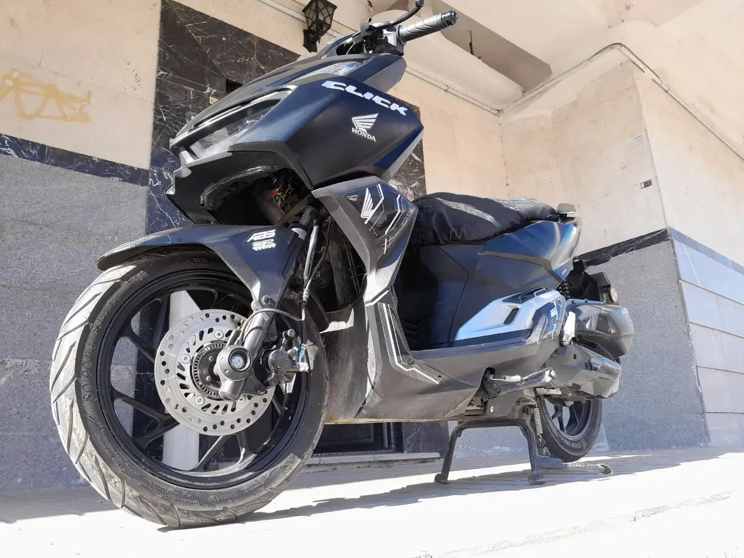 واریو ۱۷۰ مشکی|موتورسیکلت|ری, جوانمرد قصاب|دیوار