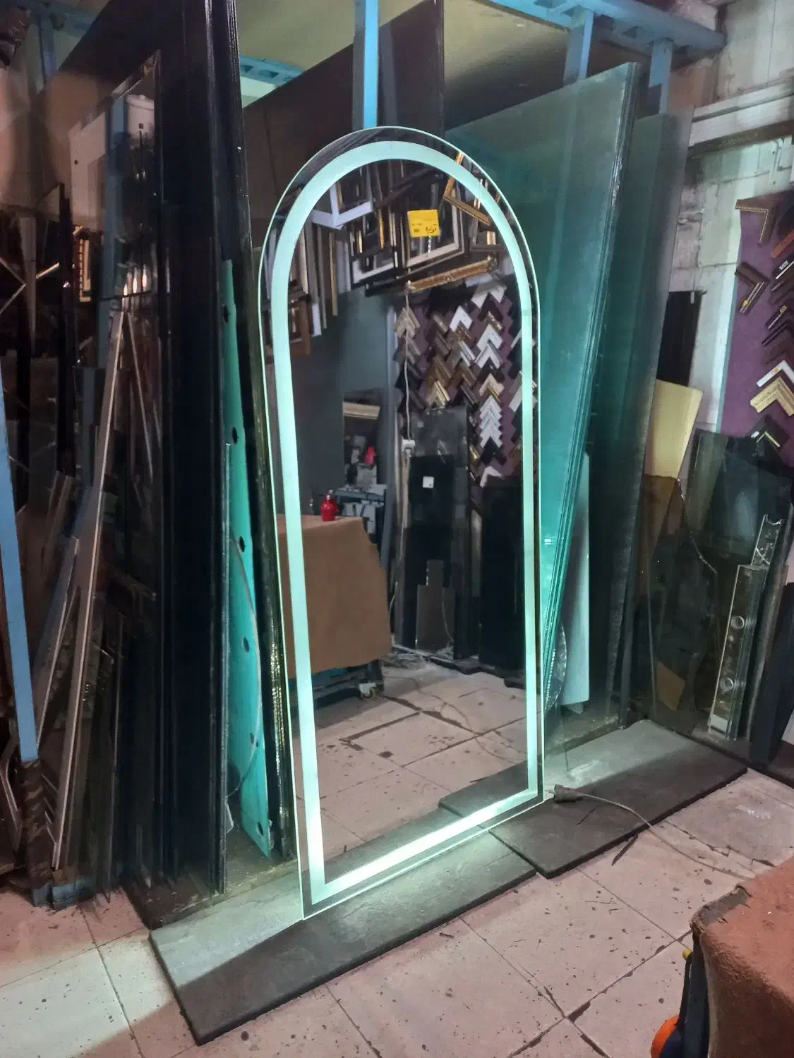 شیشه بری سکوریت میرال قاب و اینه|خدمات پیشه و مهارت|تهران, سعادتآباد|دیوار