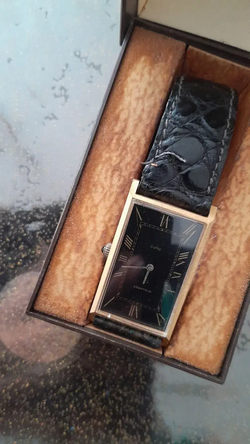 ساعت مچی قدیمی|ساعت|ارم, |دیوار