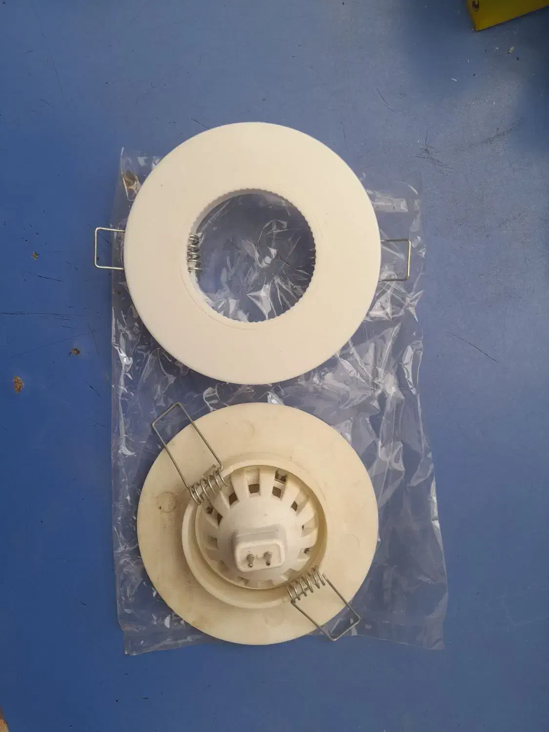 لامپ هالوژن و چراغ اضطراری|لامپ و چراغ|ایذه, |دیوار