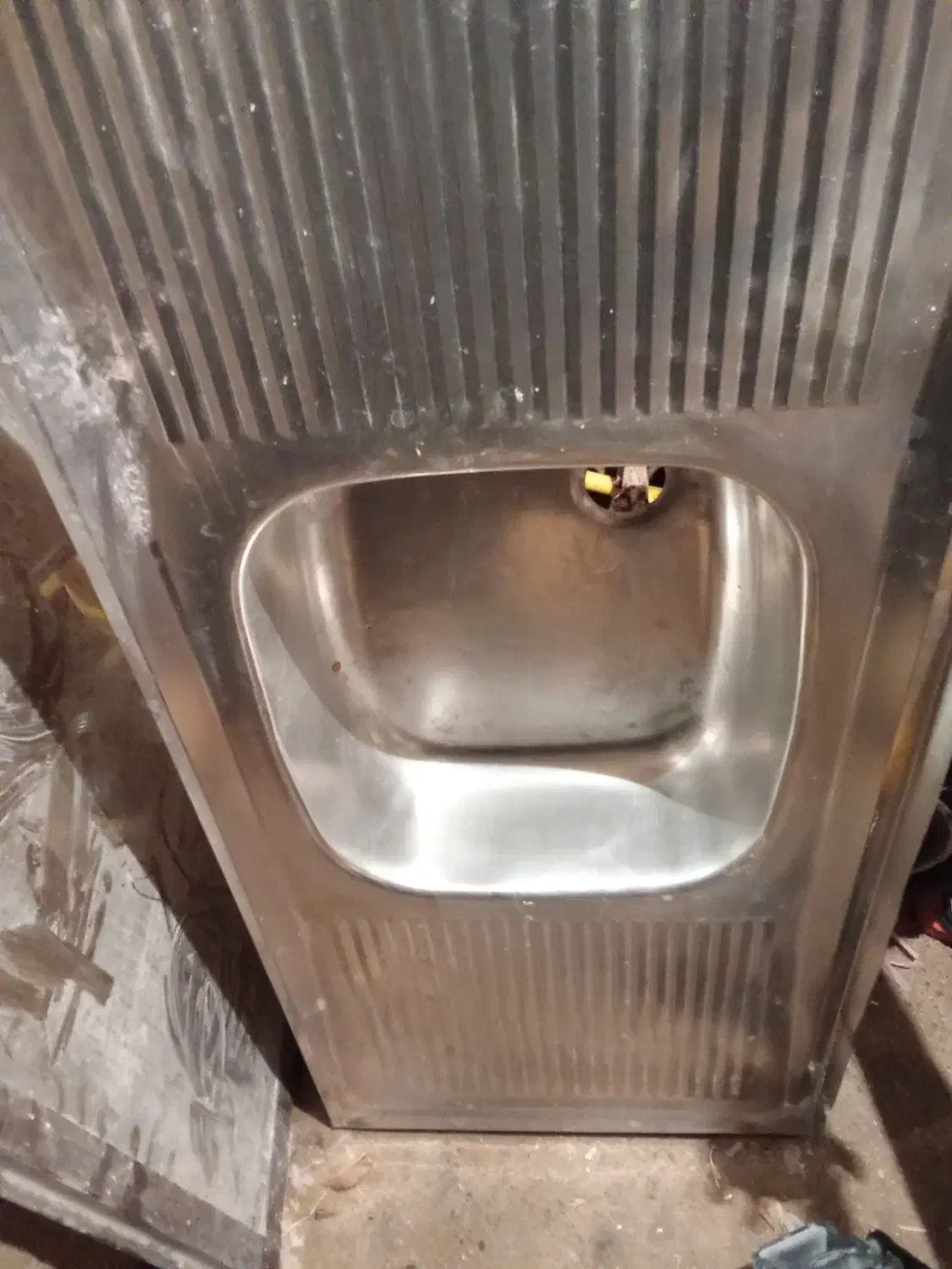 سینگ تک|آب‌چکان و نظم‌دهنده ظروف|ایوان, |دیوار