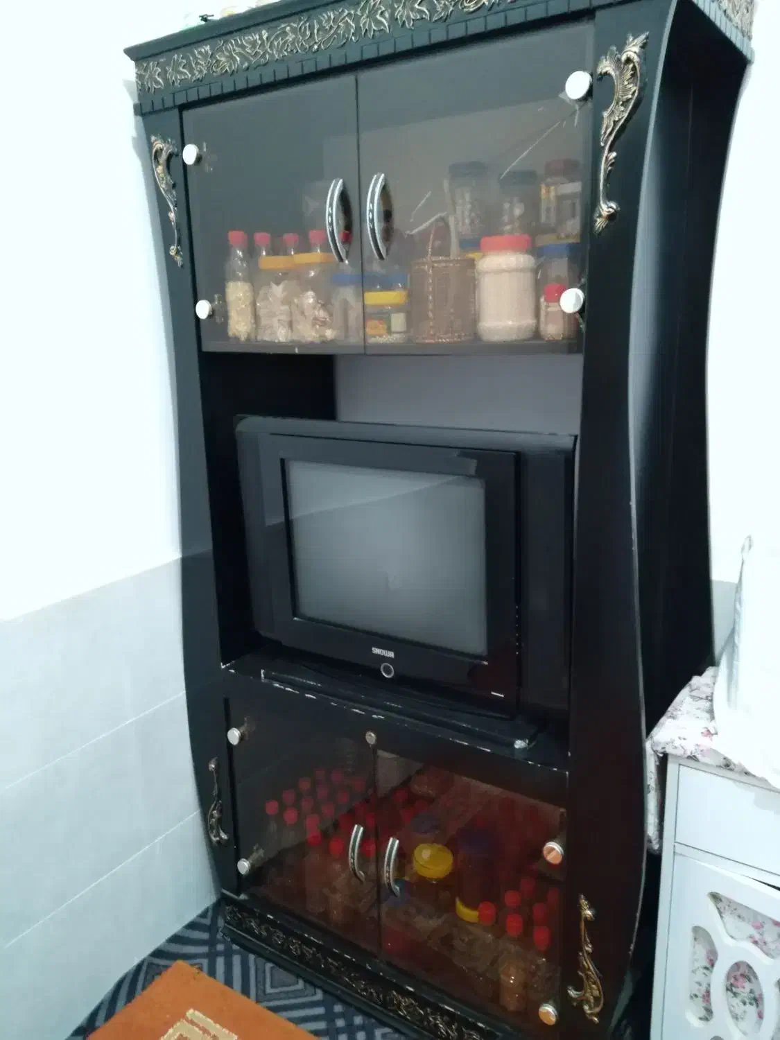 دوچرخه، وتلویزیون ومیز تلویزیون تمیز وسالم|حراج|بردسکن, |دیوار