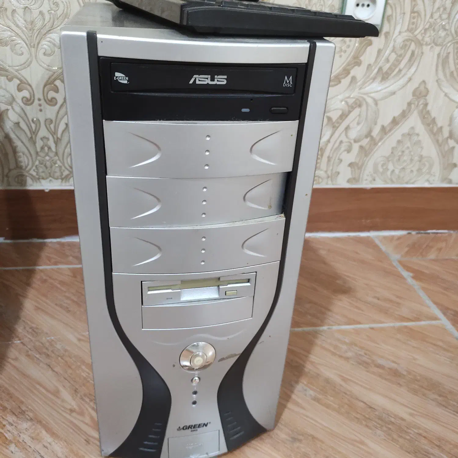 کامپیوتر دست دو|رایانه رومیزی|رشت, سیا اسطلخ|دیوار