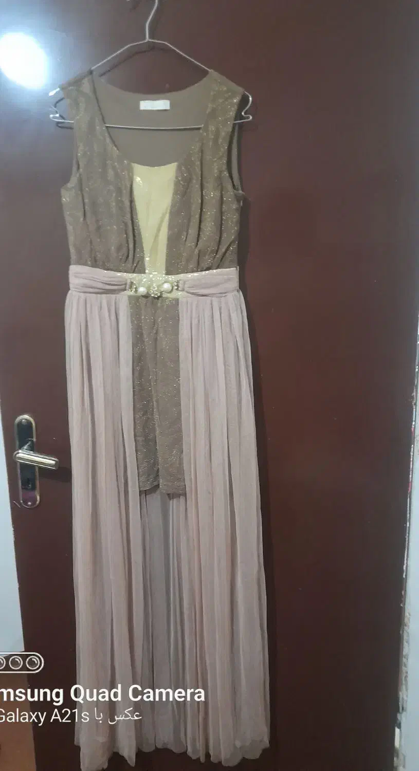 لباس مجلسی|لباس|خوی, |دیوار