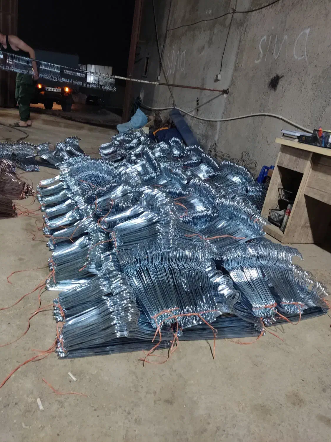 چوب لباسی،آویز،عمده.خرده|بندرخت و رخت‌آویز|تبریز, |دیوار