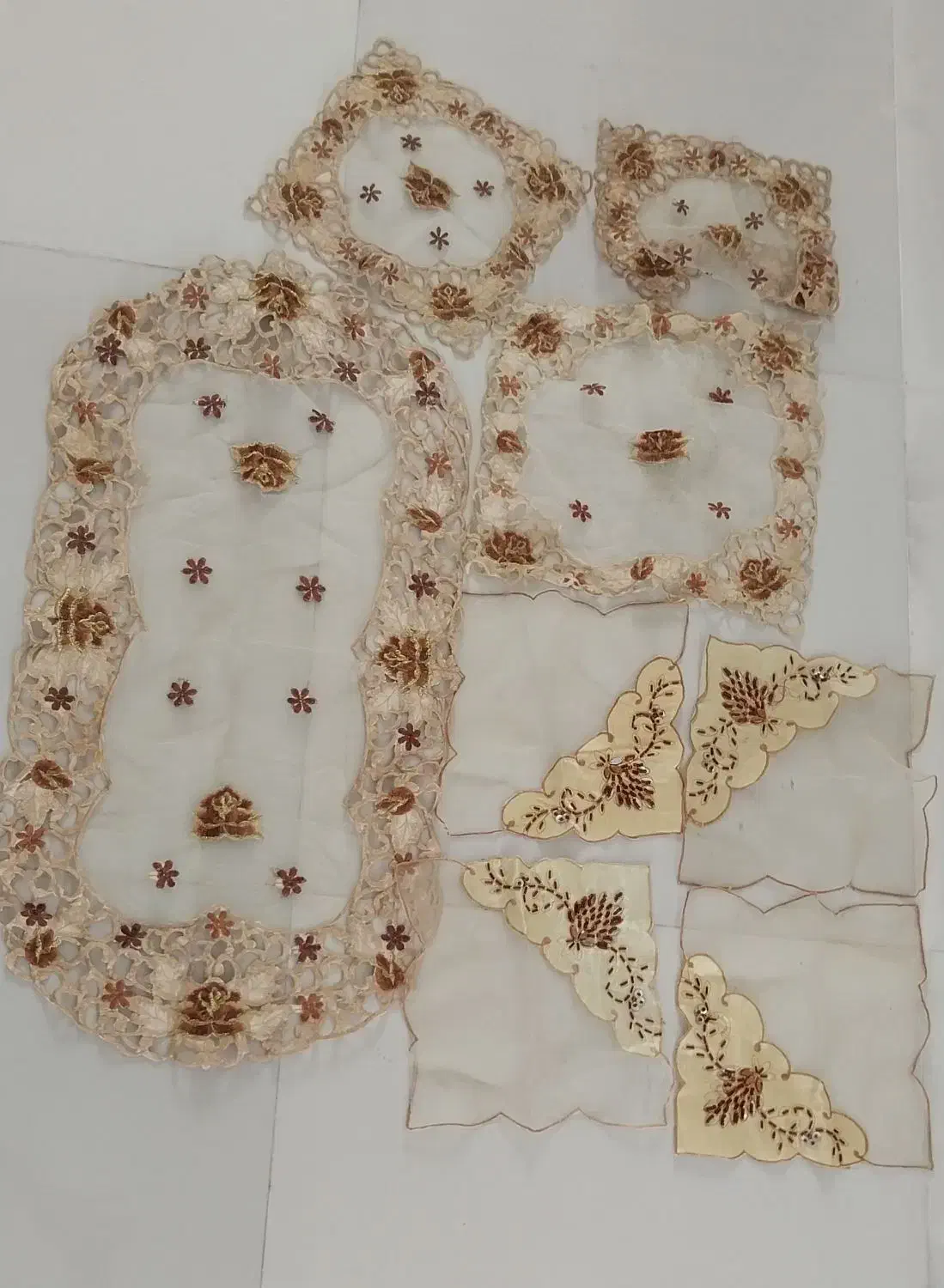 رومیزی فروشی و دوتا پرده حریر|پرده، رانر، رومیزی|اردکان, |دیوار