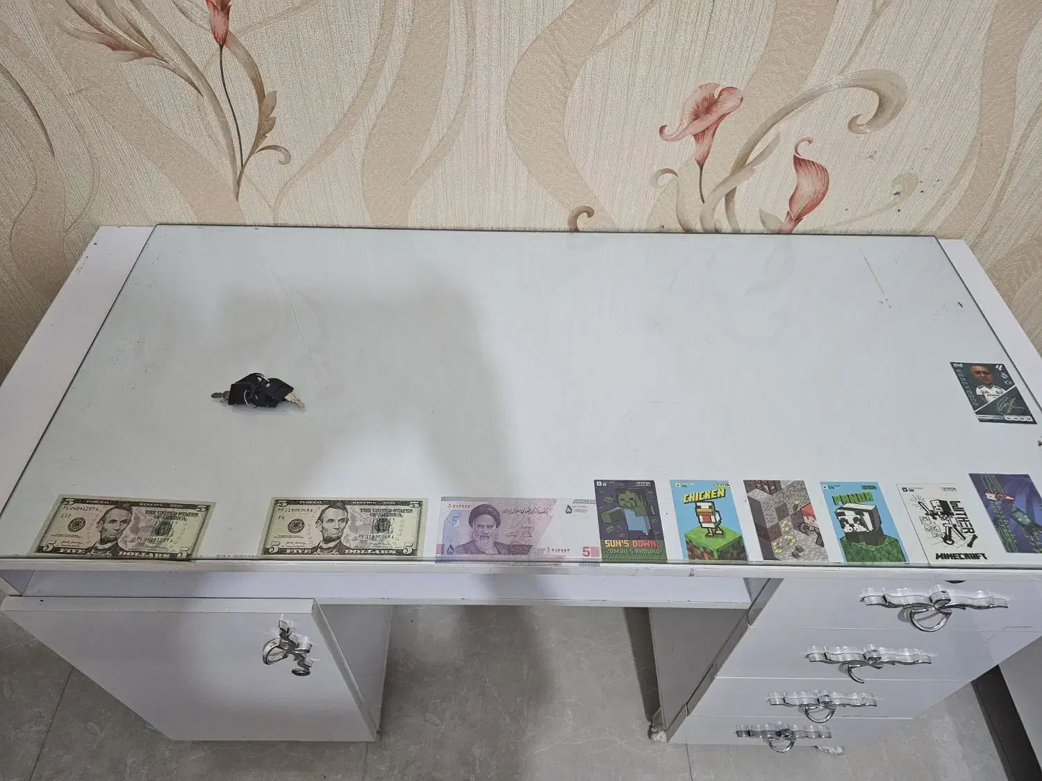 میز مطالعه ‌در حد نو دوتا قفل سالم|میز تحریر و کامپیوتر|شاهین‌شهر, شهرک میلاد|دیوار