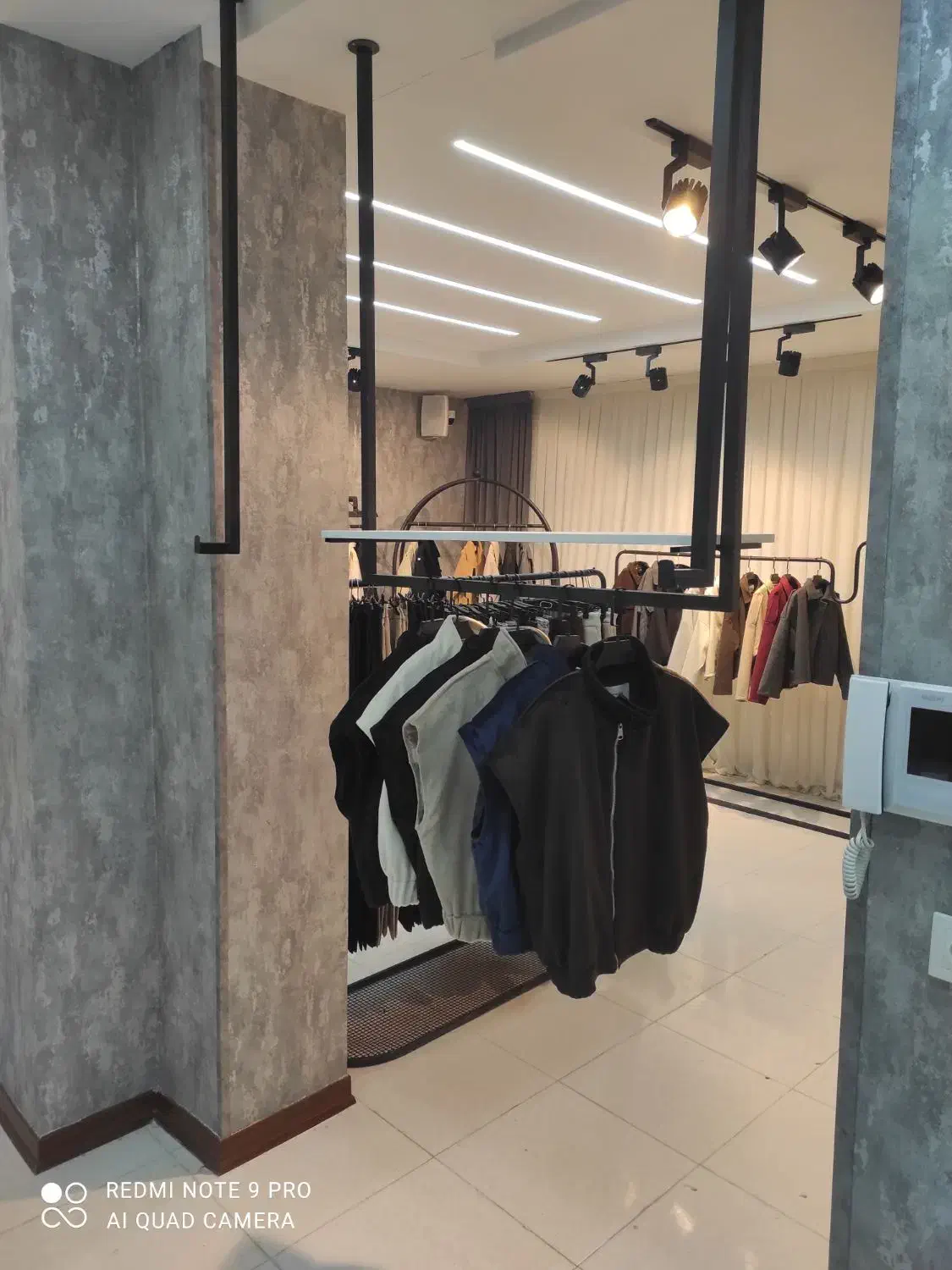 استخدام خانم فروشنده حضوری در مزون|استخدام بازاریابی و فروش|خرم‌آباد, |دیوار