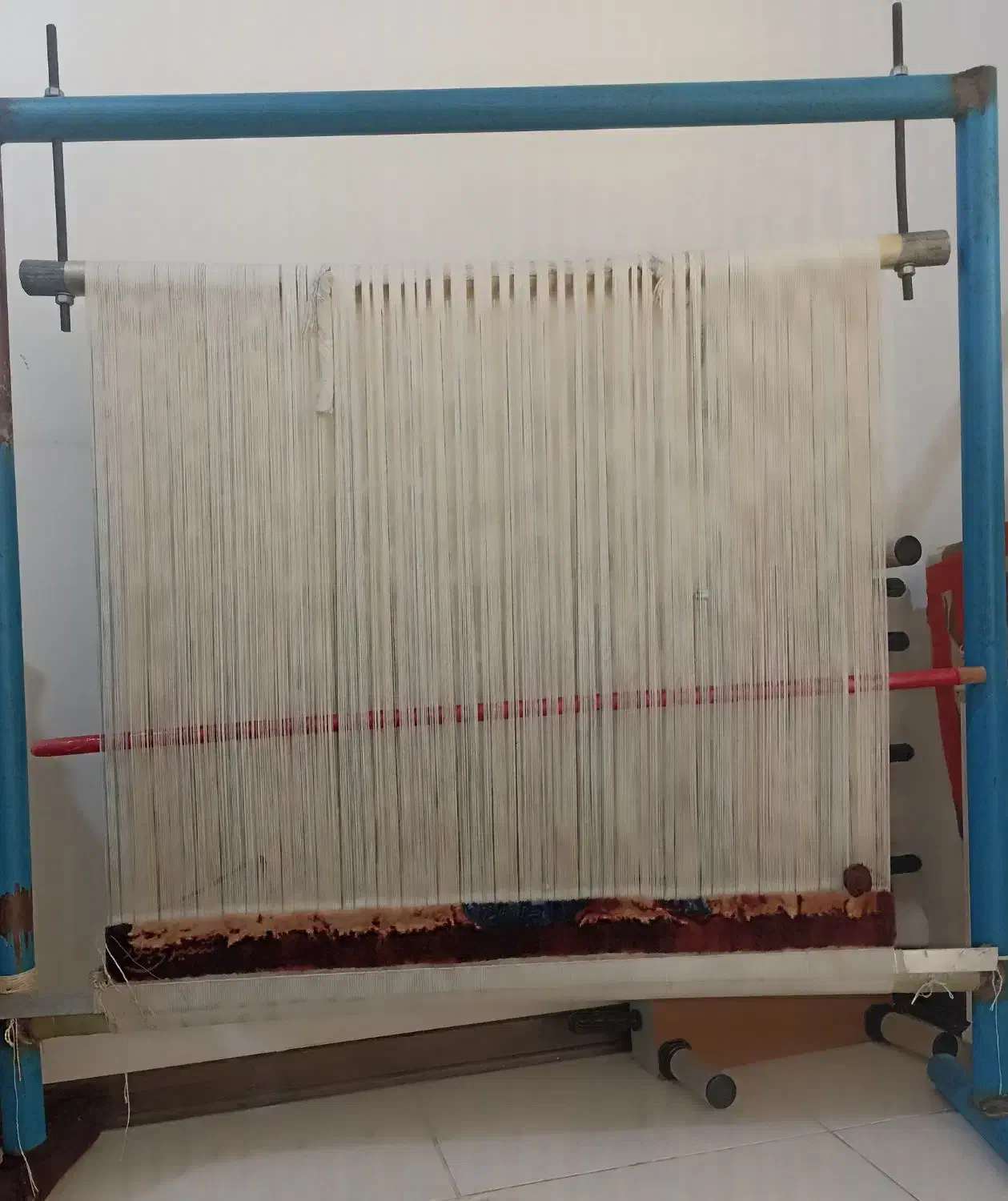 دار قالی به همراه نخ و نقشه|تابلو فرش|رودهن, |دیوار