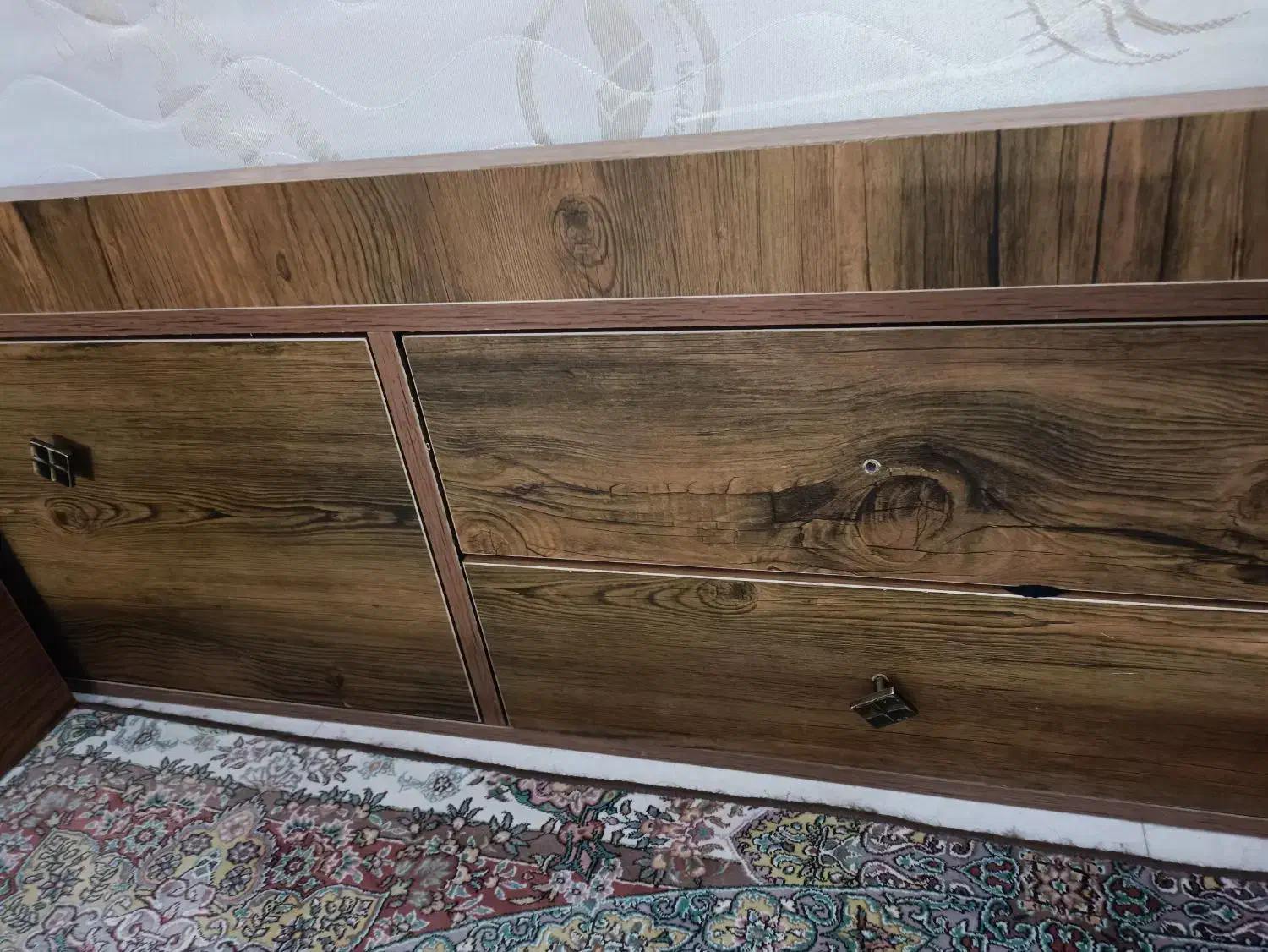 تخت و میز آرایش|تخت و سرویس خواب|آمل, |دیوار