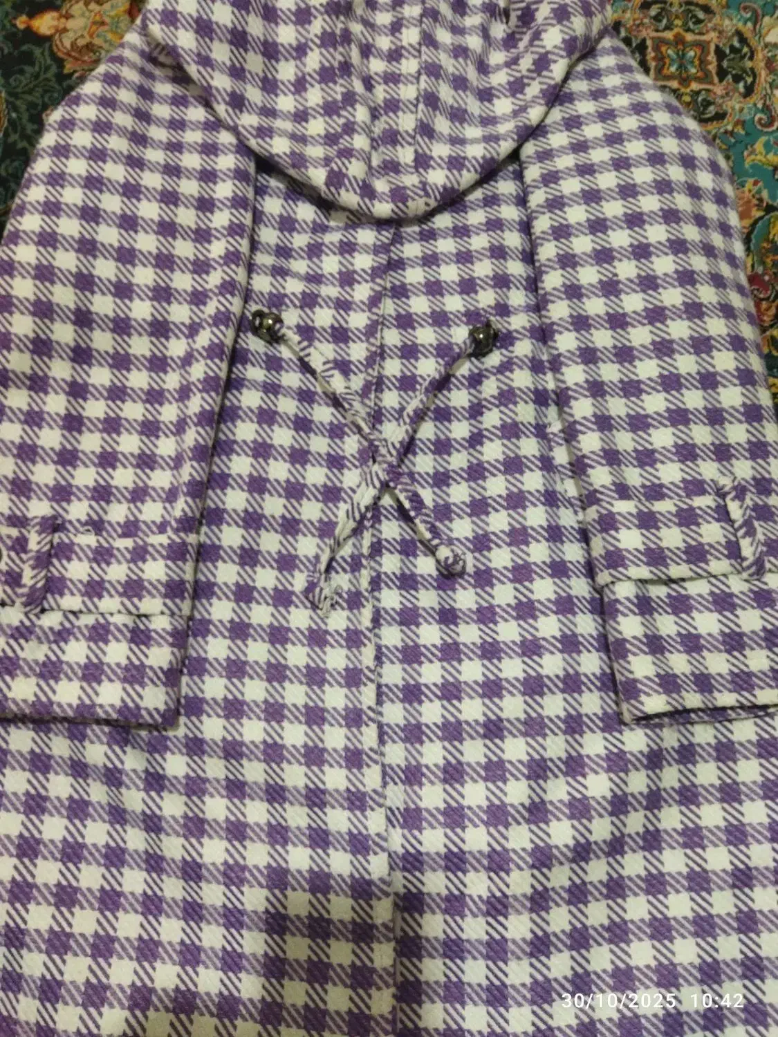 پالتو|لباس|خلخال, |دیوار