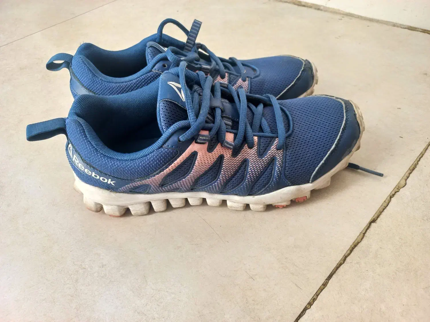 کتونی ۳۶ و ۳۷|کیف، کفش، کمربند|رشت, معلولین|دیوار