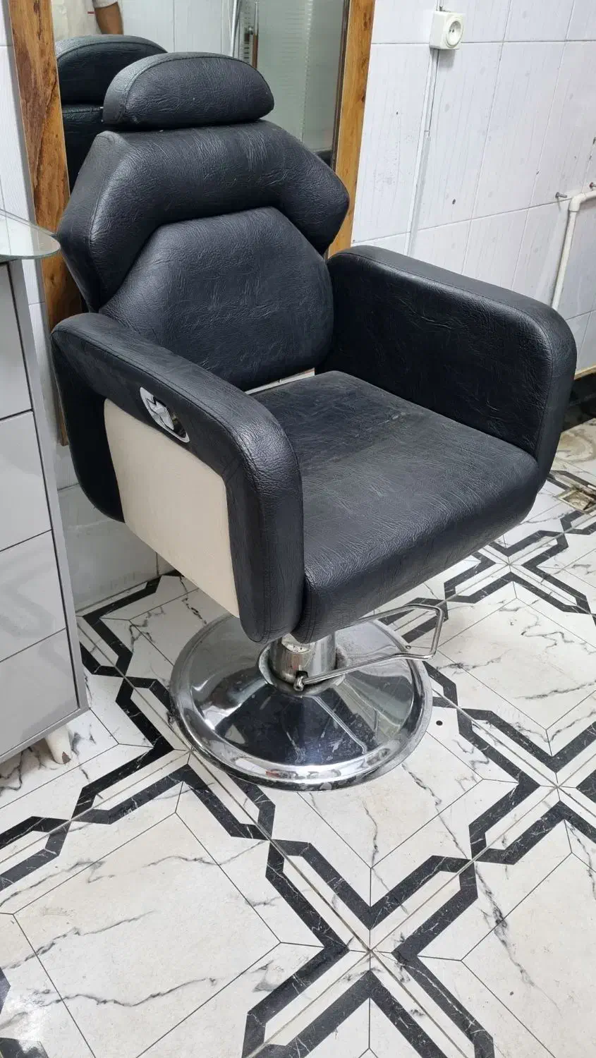 وسایل آرایشگاه|آرایشگاه و سالن‌های زیبایی|سنندج, |دیوار