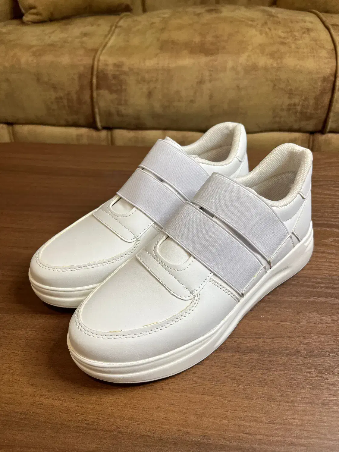 کفش|کیف، کفش، کمربند|گلبهار, شهر جدید گلبهار|دیوار