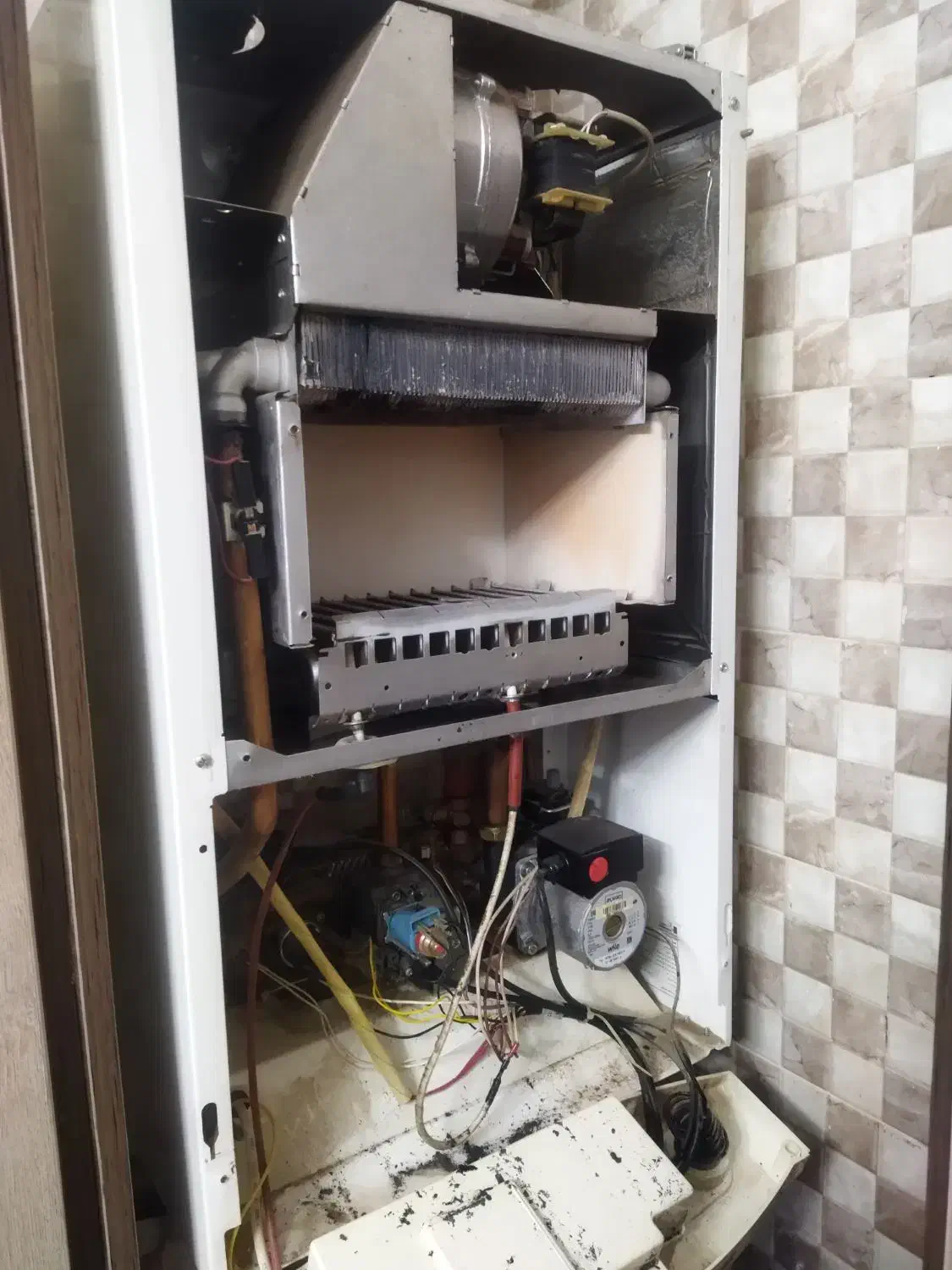 تعمیر پکیج و آبگرمکن تخصصی و فوری|خدمات پیشه و مهارت|یزد, |دیوار