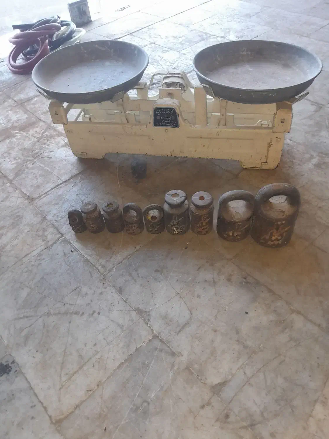 ترازوقدیمی|کلکسیون اشیاء عتیقه|مشکین‌دشت, |دیوار