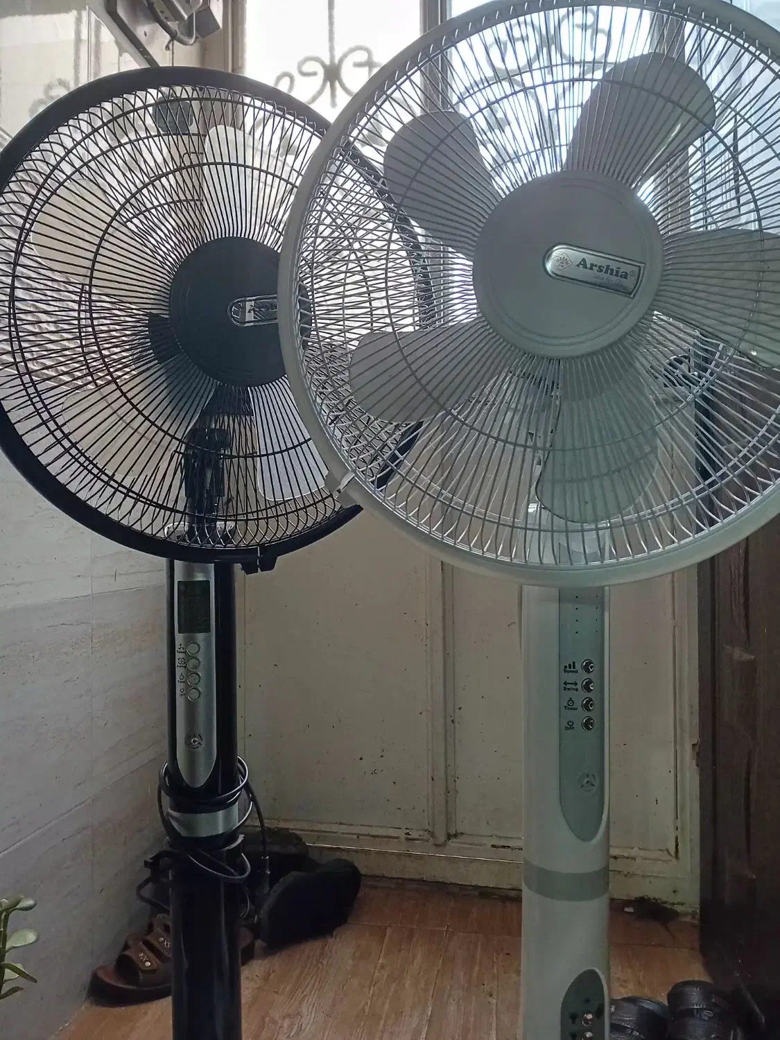 ۲ عدد پنکه پایه دار ارشیا|پنکه و تصفیهکنندهٔ هوا|رشت, دیانتی|دیوار