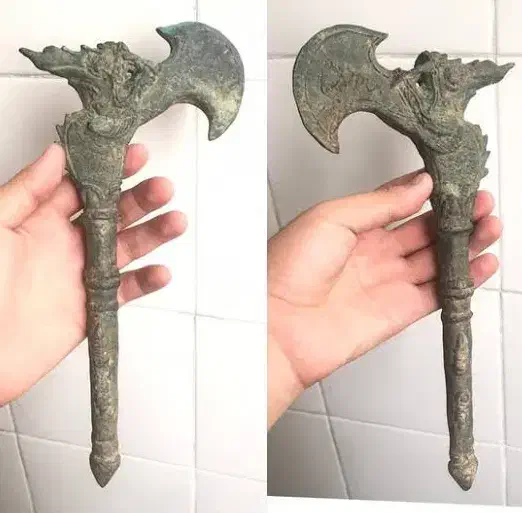 تبر مفرقی کهنه اصل|کلکسیون اشیاء عتیقه|گنبد کاووس, |دیوار