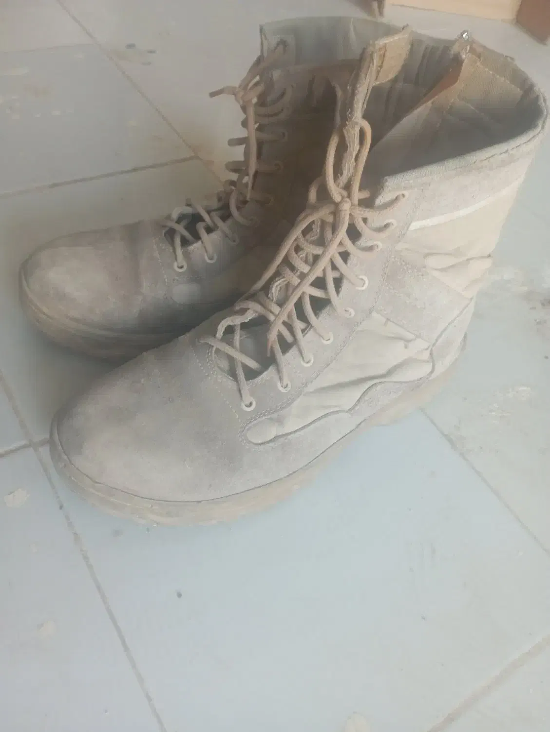 پوتین خاکی|کیف، کفش، کمربند|زابل, |دیوار