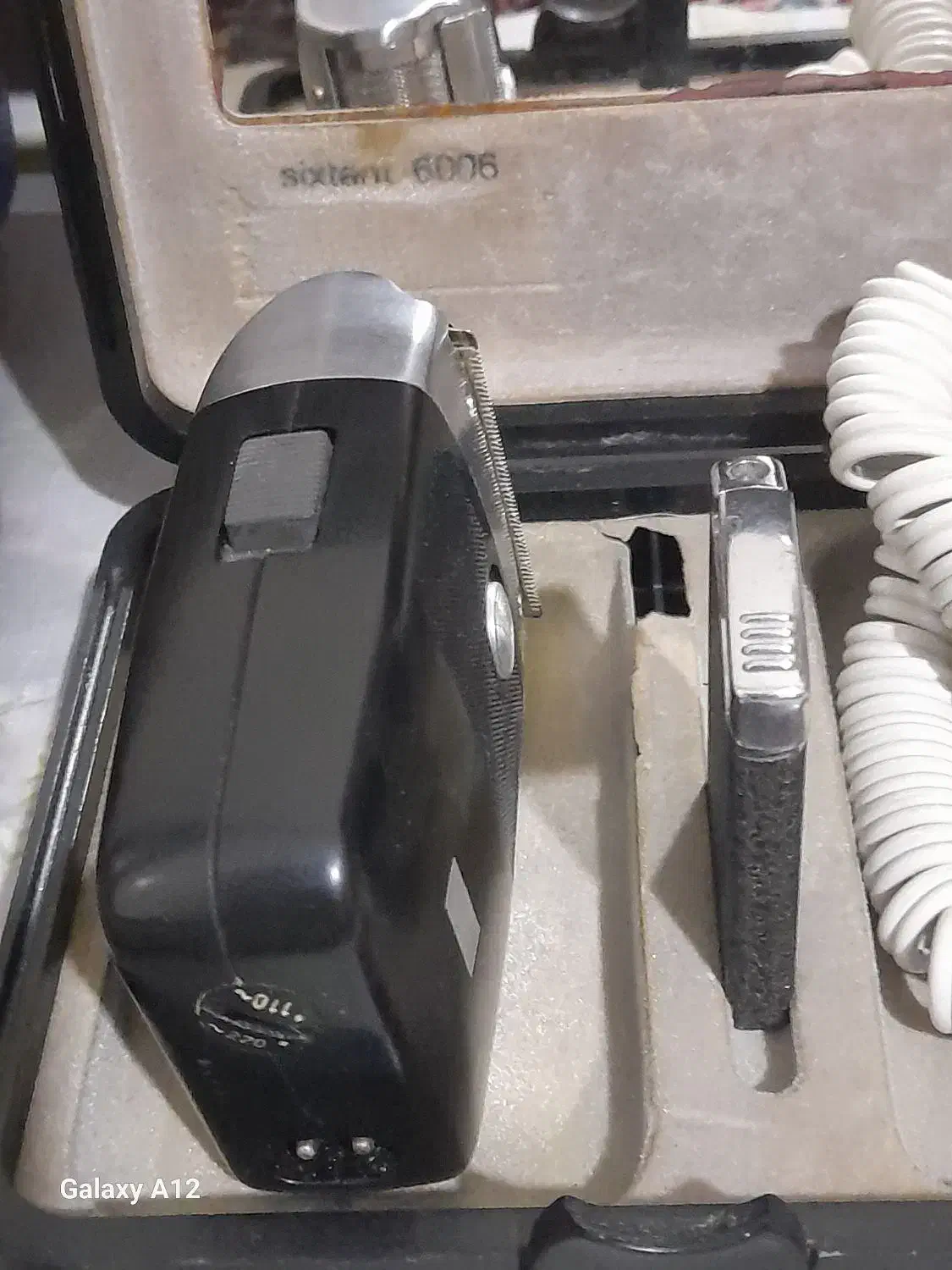 آنتیک ترین ابزار آپاراتی. و آرایشی|کلکسیون اشیاء عتیقه|معصومیه, |دیوار