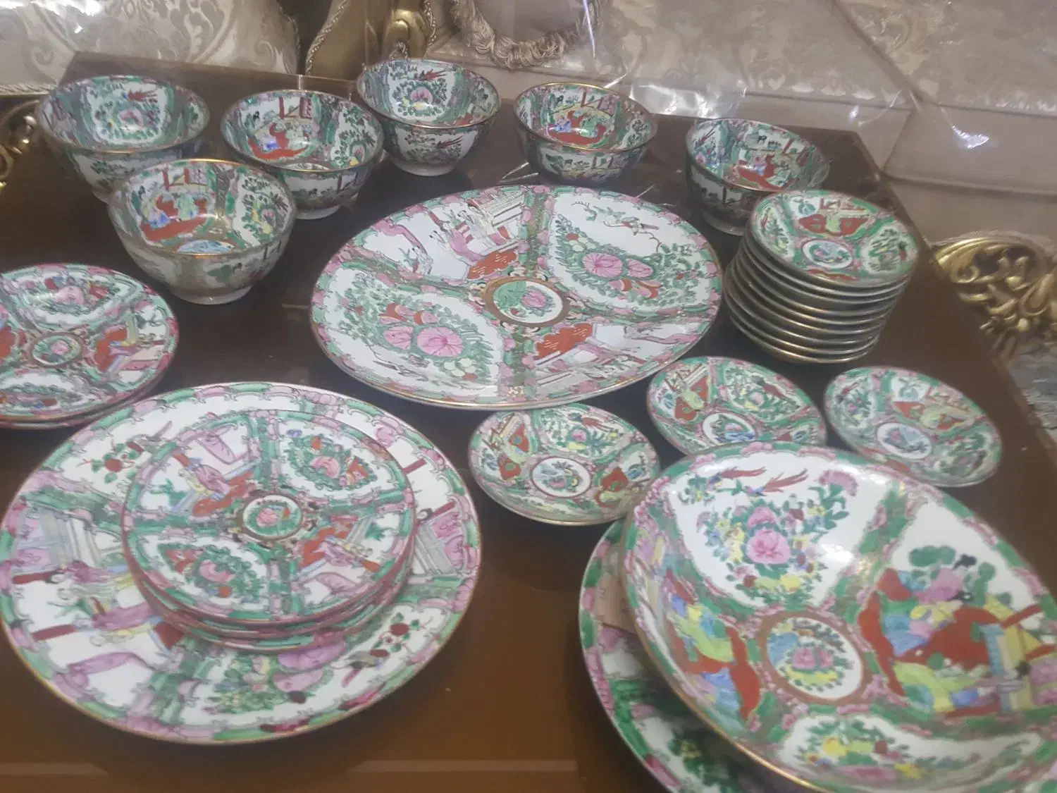 یه تعداد مرعی کاردست بسیار پر کار وخوشرنگ|ظروف سرو و پذیرایی|اصفهان, خواجو|دیوار