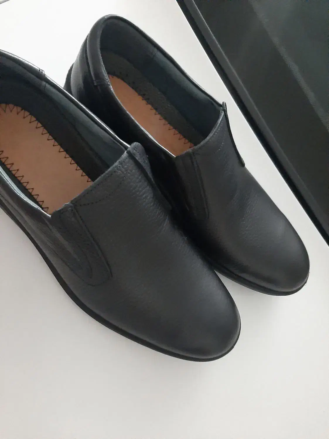 کفش چرم|کیف، کفش، کمربند|هشتگرد, شهرک بعثت|دیوار