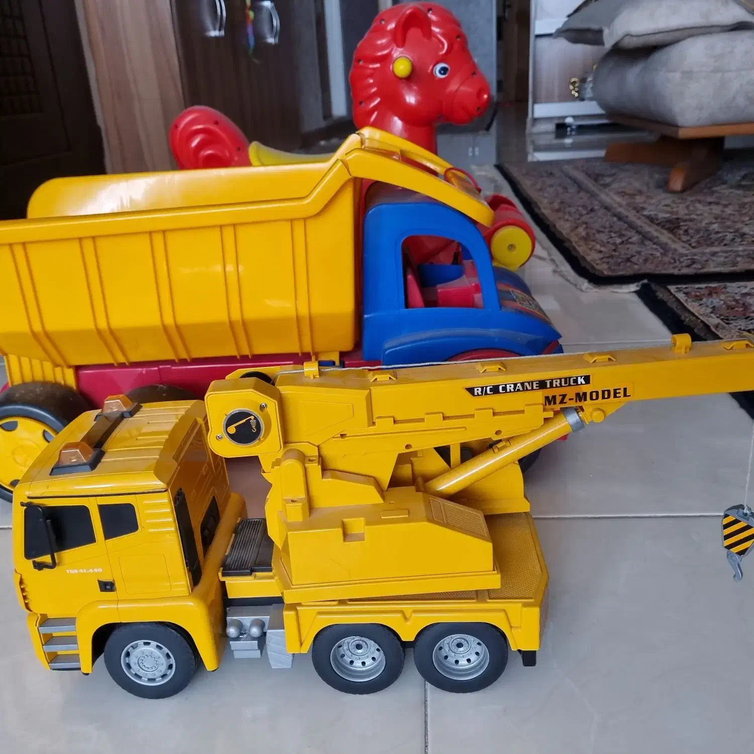 تعداد زیادی اسباب بازی و مقداری وسایل سیسمونی|اسباببازی|همدان, |دیوار