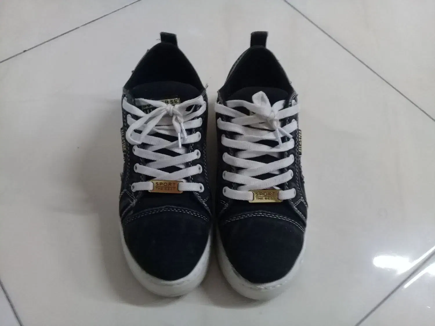 کتونی مشکی طرح لی اسپورت|کیف، کفش، کمربند|اندیشه, اندیشه فاز ۱|دیوار