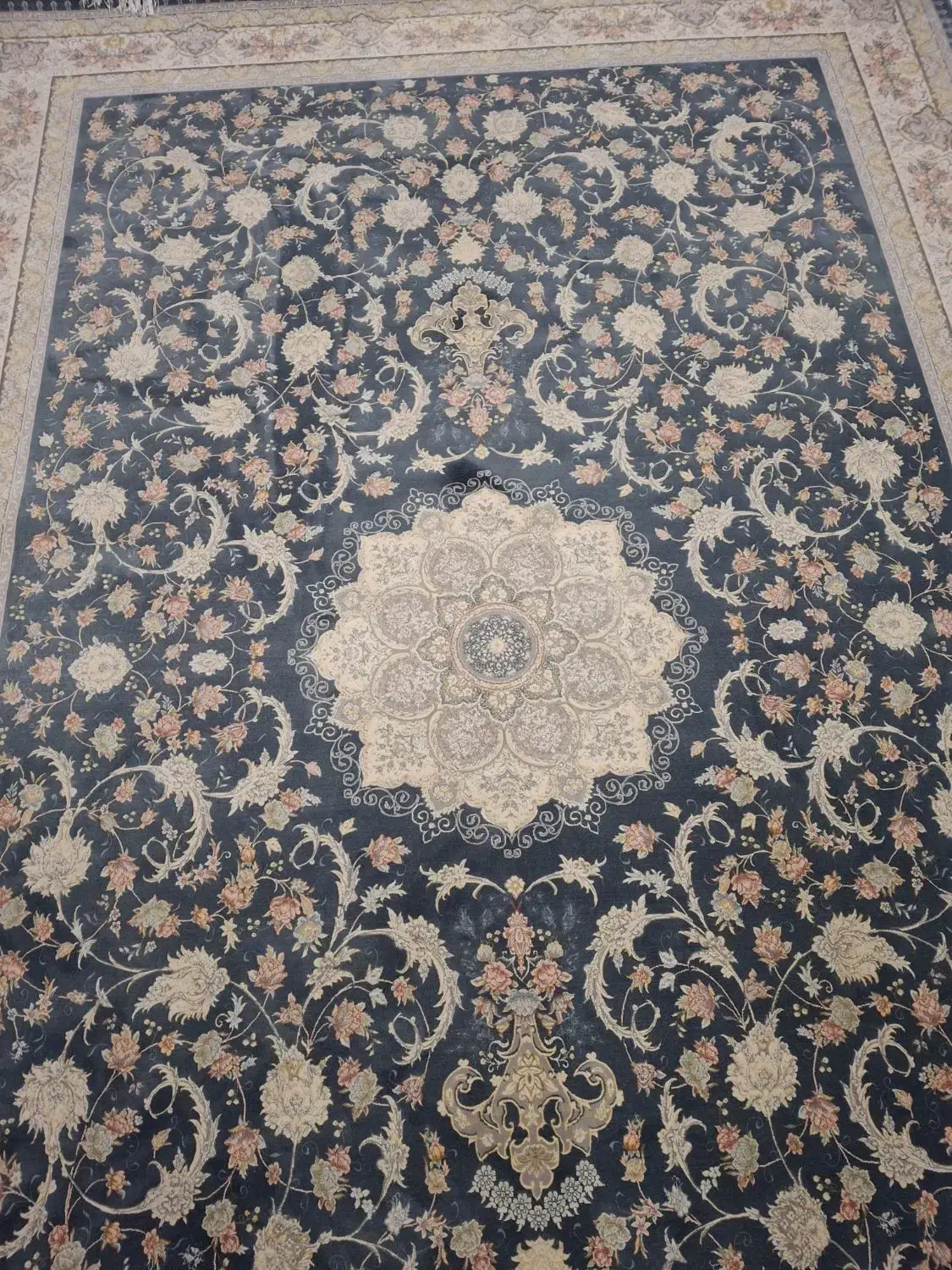 فرش ۶ متری|فرش|رشت, چمارسرا|دیوار