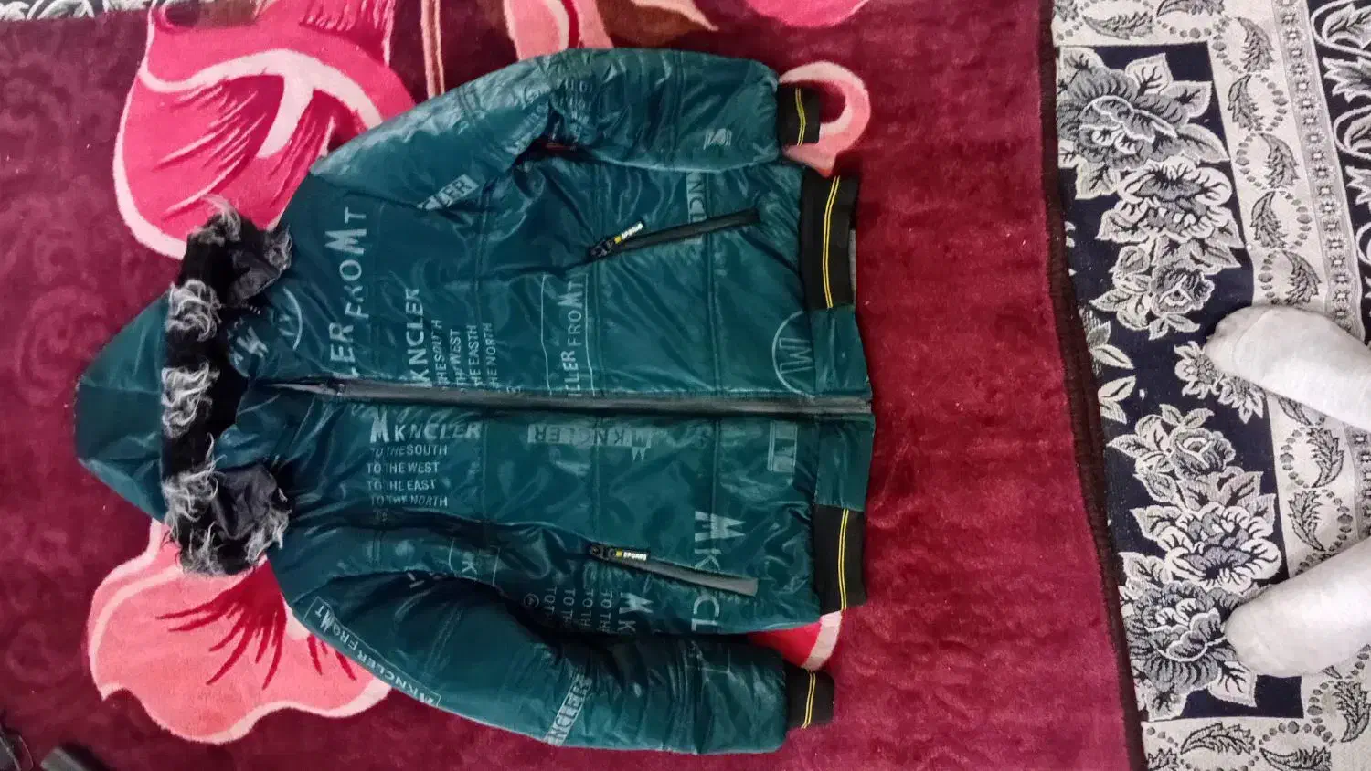 کاپشن|لباس|قم, ارم|دیوار