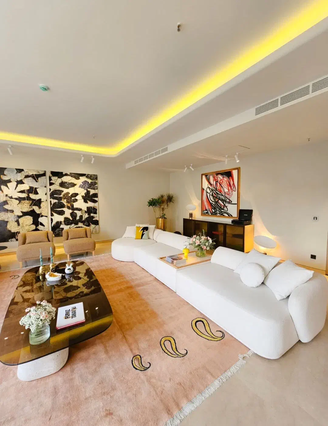 ۳۳۰متر * ۴ خواب * فرنیش  *  مروارید در سعادت اباد