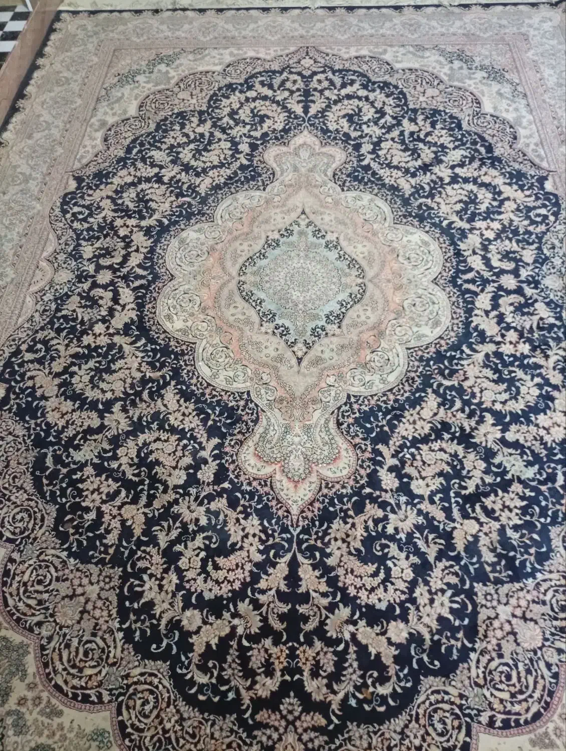 فرش درحد|فرش|قلعه قاضی, |دیوار