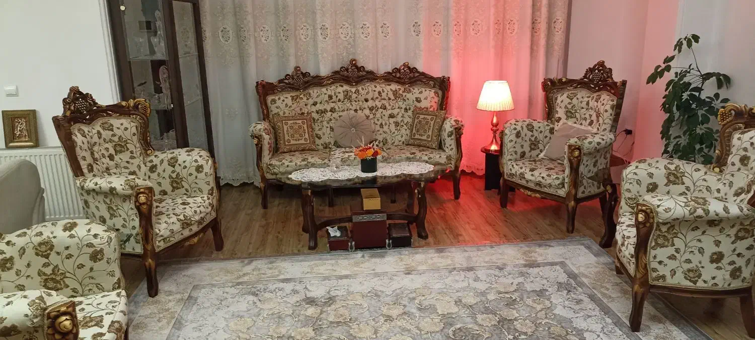 مبل استیل با چوب گردو تمیز در حد نو ۷ نفره|مبلمان خانگی و میز عسلی|رامسر, |دیوار