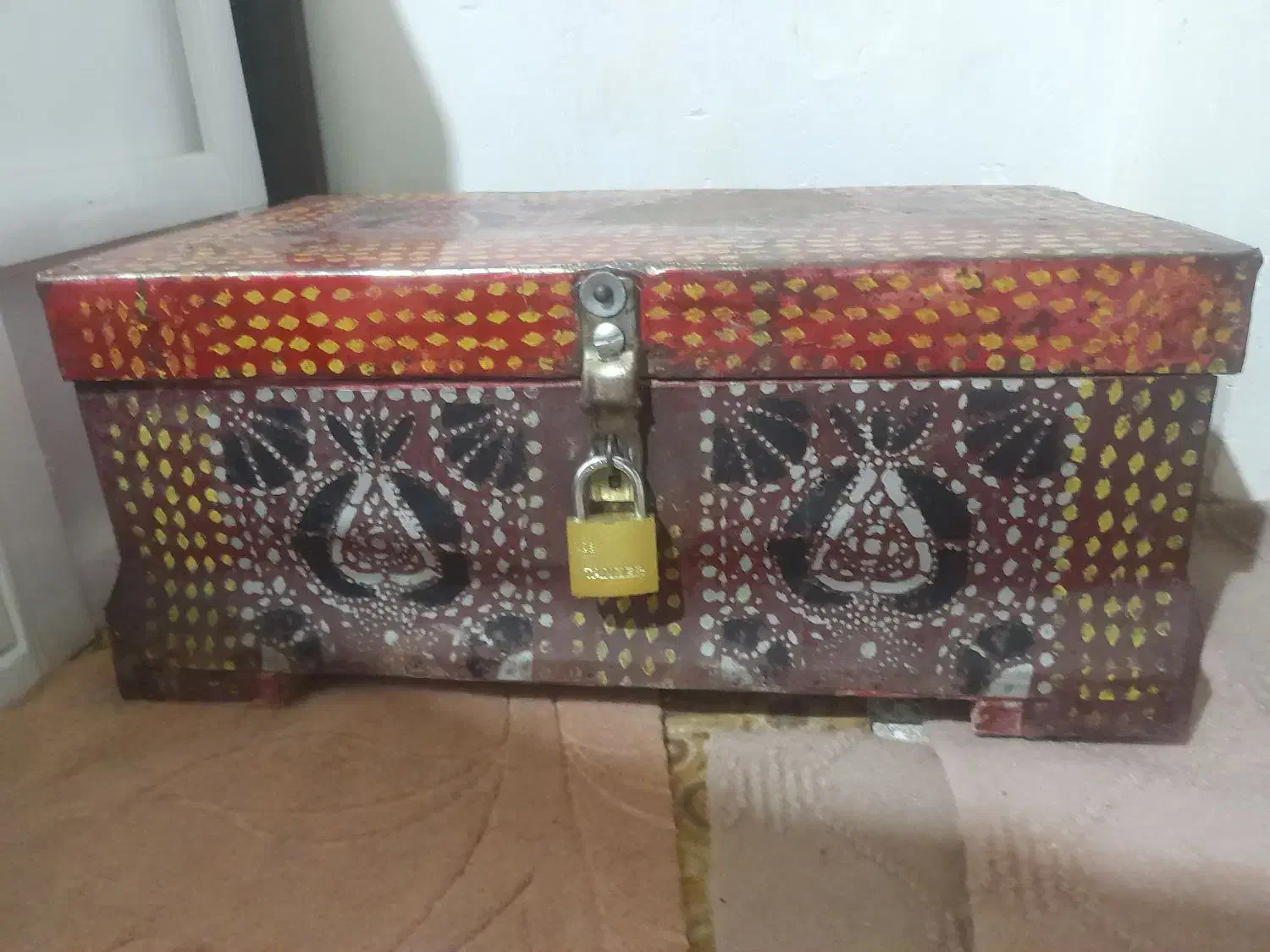 صندوقچه قدیمی|صنایع دستی و سایر لوازم تزئینی|رشت, پل تالشان|دیوار