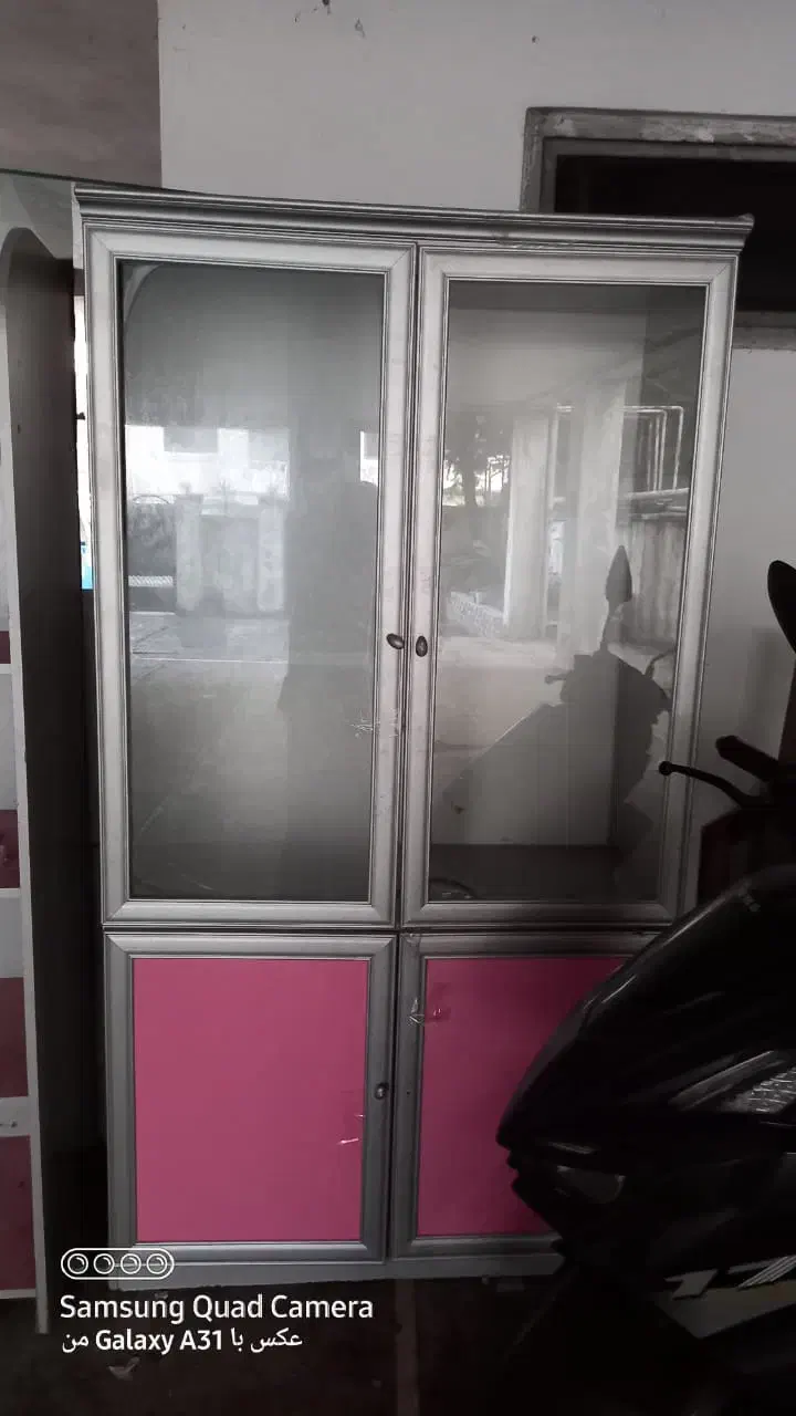 کمد ویترینی ومیز|کتابخانه، شلف، قفسههای دیواری|نوشهر, |دیوار