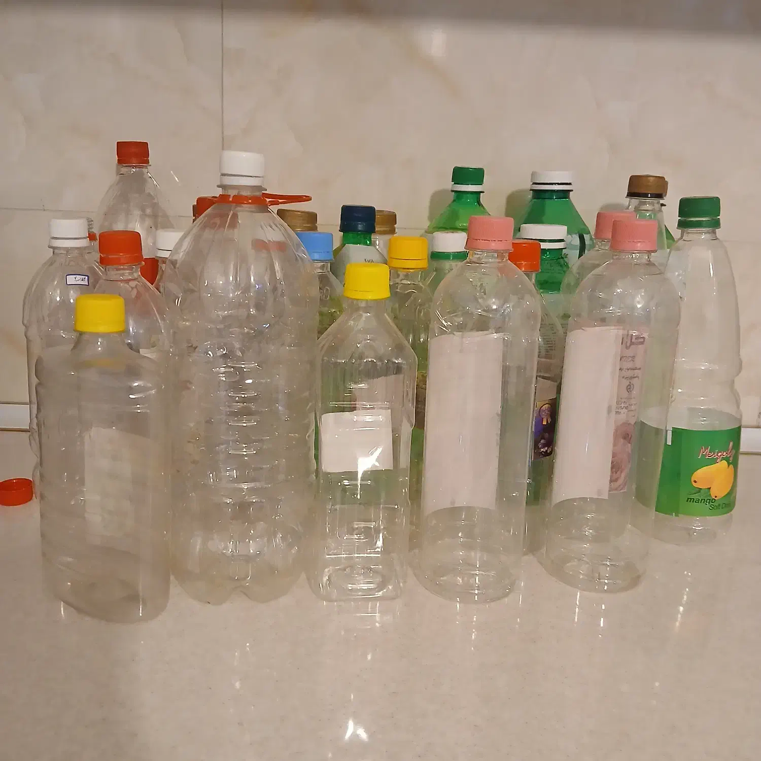 بطری شیشه ای و  نوشابه ای|ظروف نگهدارنده، پلاستیکی، یک‌بارمصرف|یاسوج, |دیوار